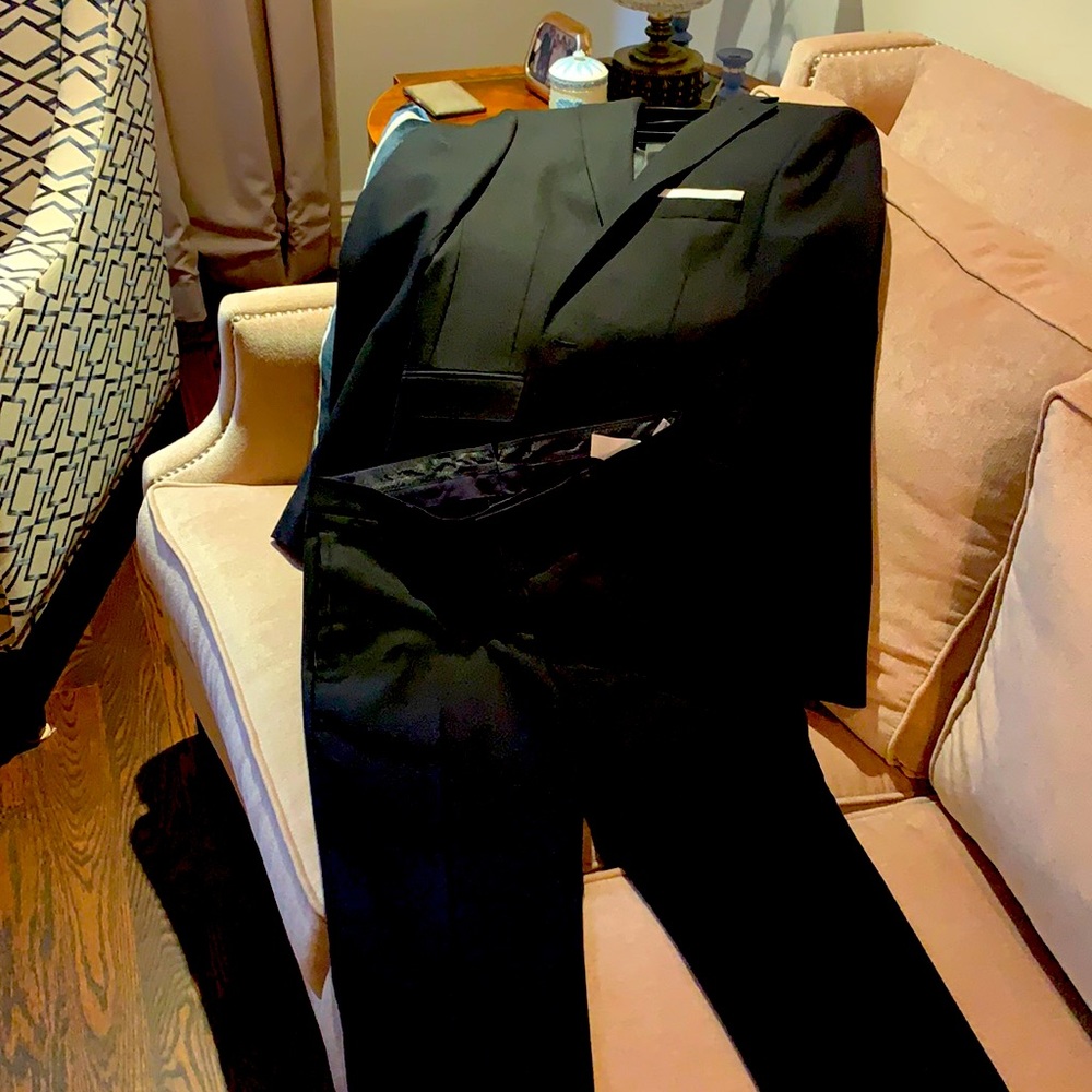 Stunning classic me s slim black suit worn twice